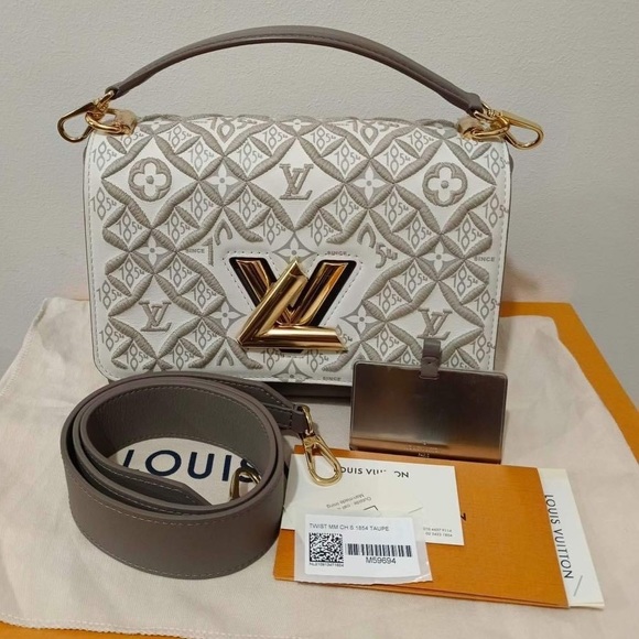 Meet your Posher, Agnes - Picture 1 of 16